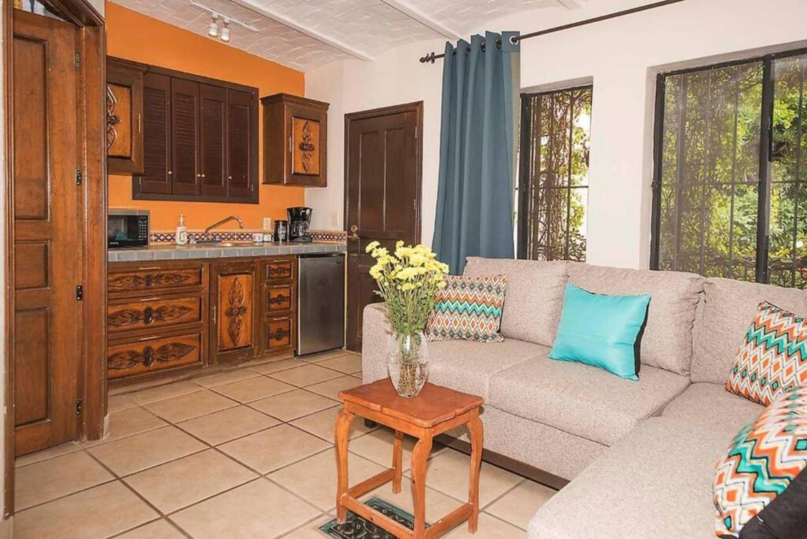 Enjoy Ac In Our Guest Room At Inn Ajijic Exterior foto